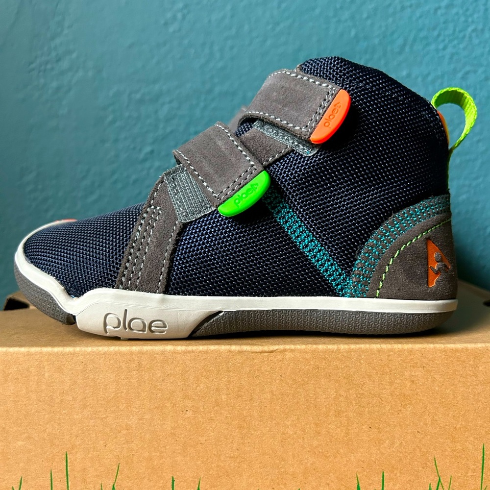 Plae Max high top sneaker in Steel/Navy, US size 8.5 youth